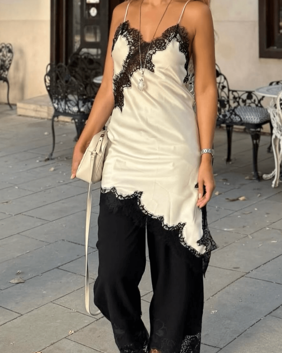 Vestido midi de cetim com renda assimétrica Chiara