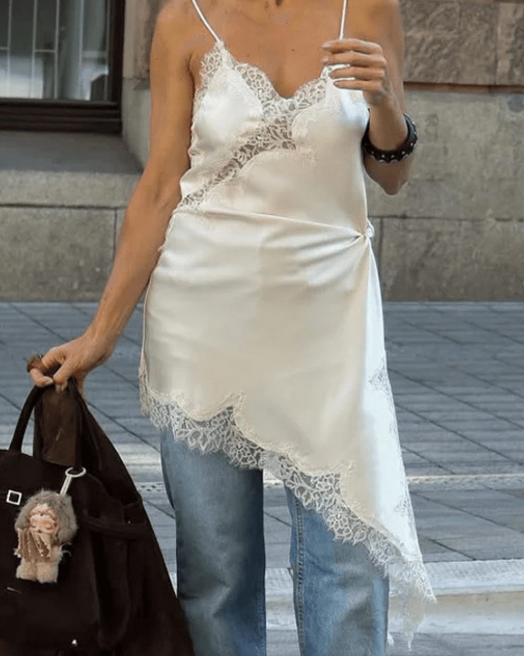 Vestido midi de cetim com renda assimétrica Chiara