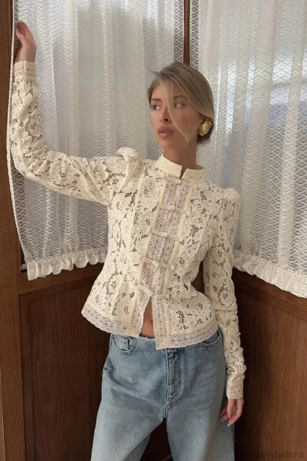 Blusa elegante em renda Claire