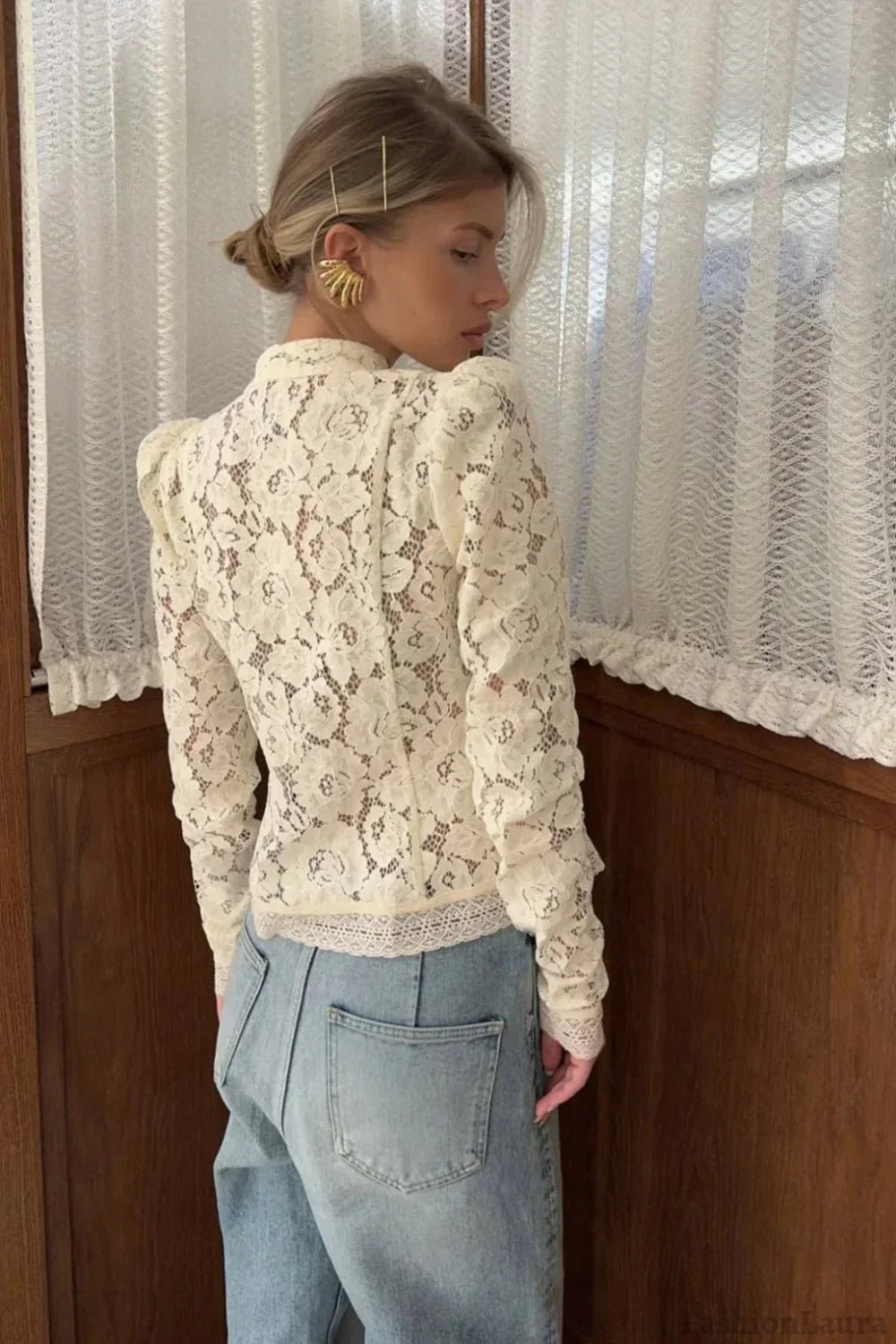 Blusa elegante em renda Claire