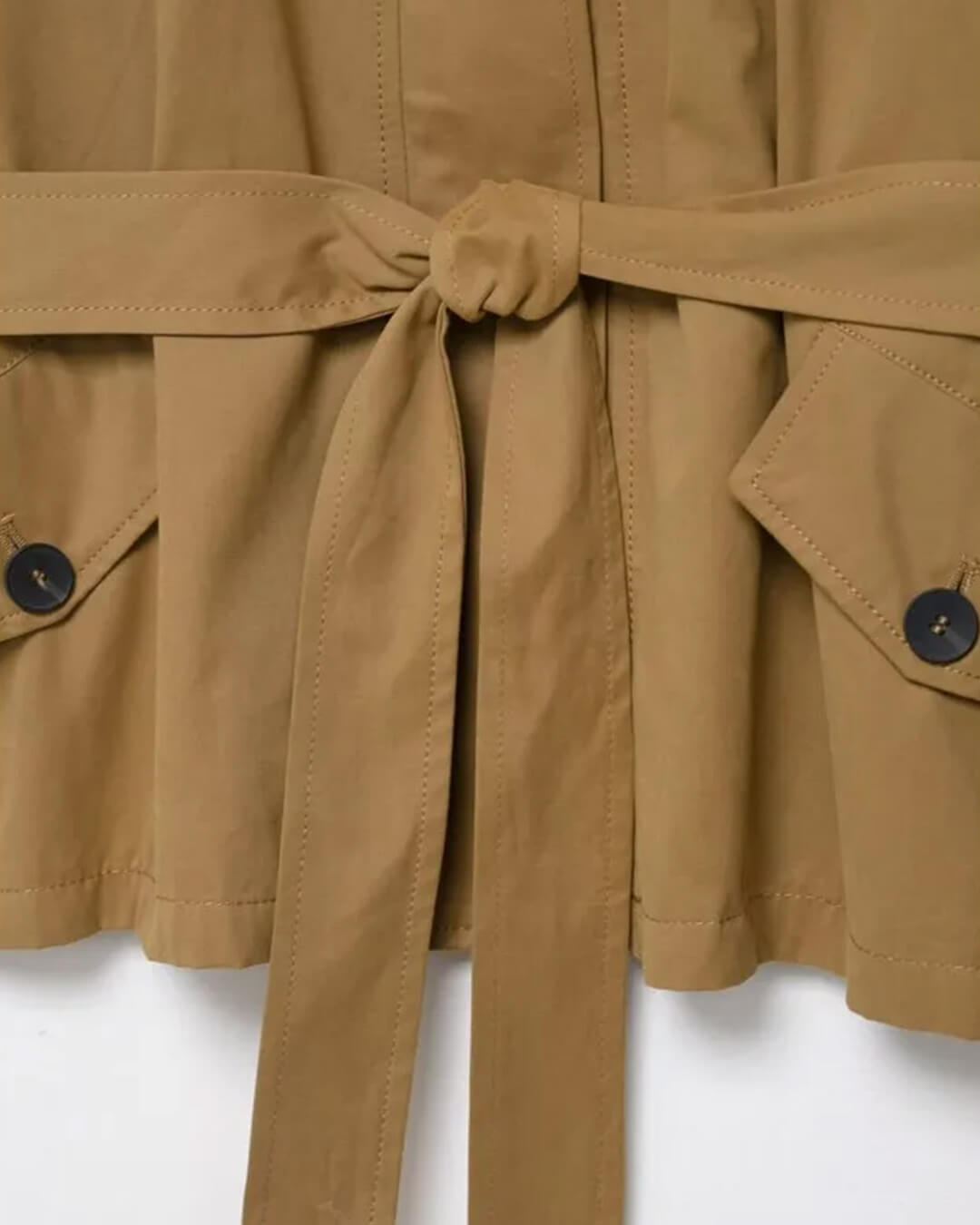 Conjunto Claire com gabardine curta e saia-calção