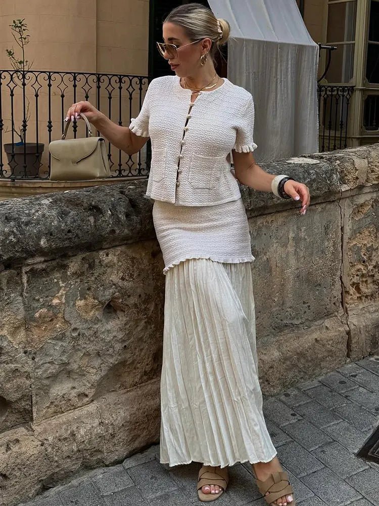Conjunto Claudia de camisola de malha e saia plissada
