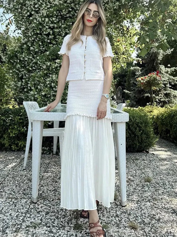 Conjunto Claudia de camisola de malha e saia plissada