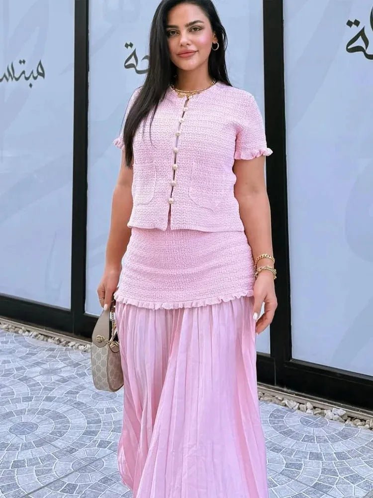 Conjunto Claudia de camisola de malha e saia plissada