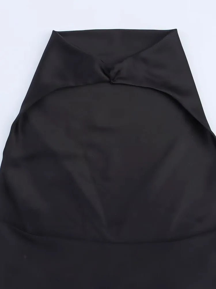 Vestido curto drapeado de cetim com decote halter Colleen