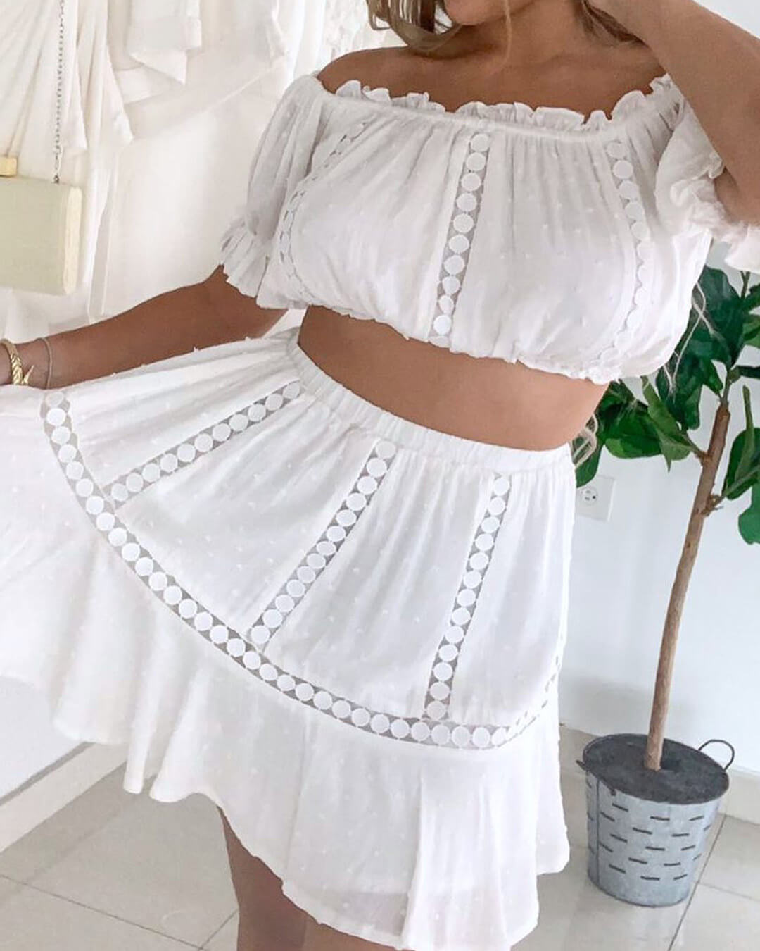 Conjunto de saia e top curto com folhos e padrão Swiss Dot Connie