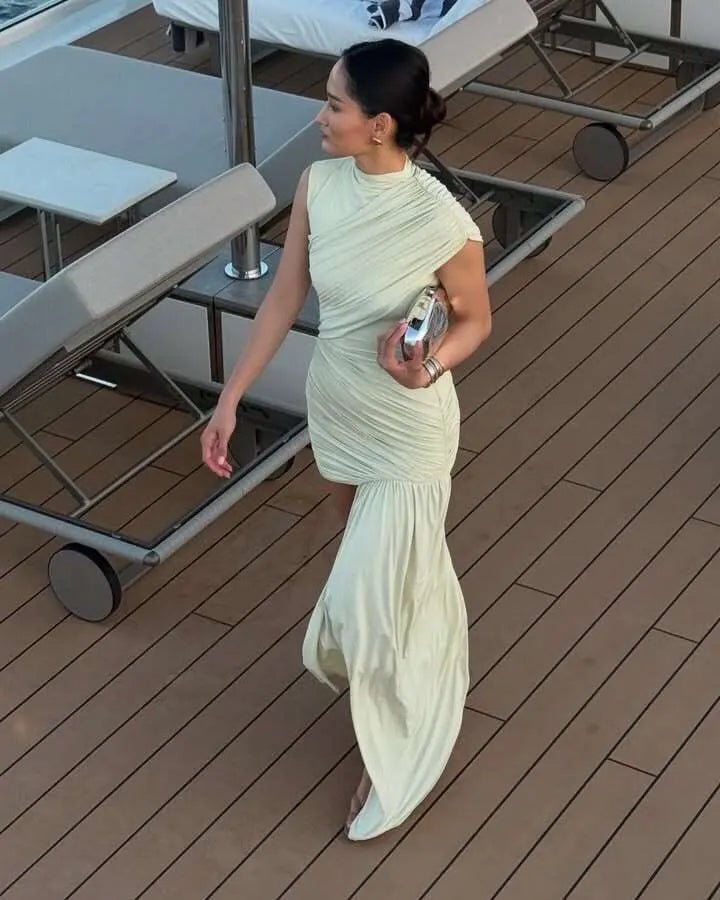 Vestido curto com folhos Dana