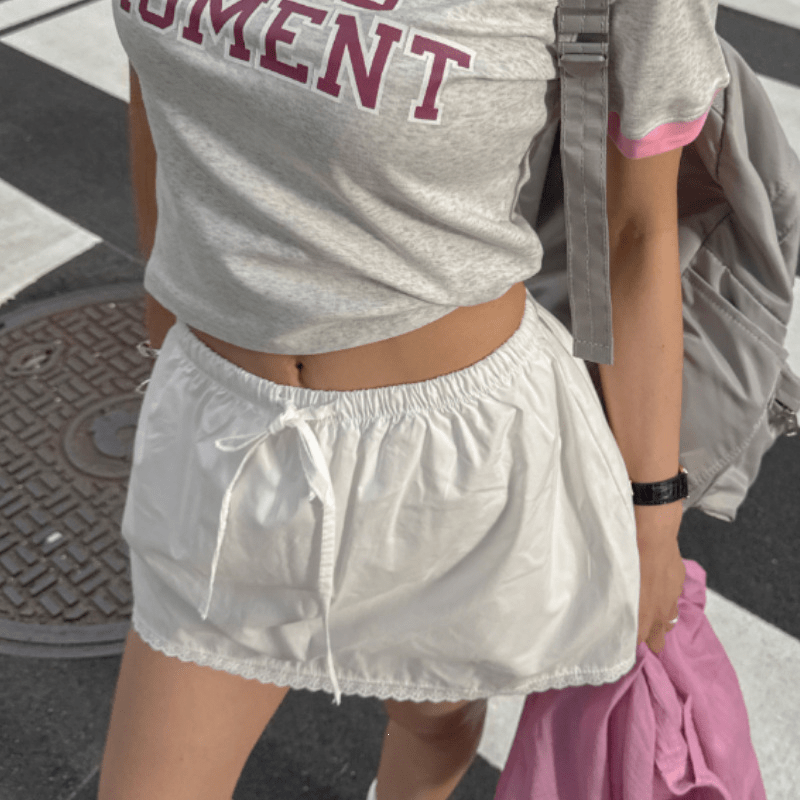 Conjunto de minissaia Kawaii com decote profundo Delia