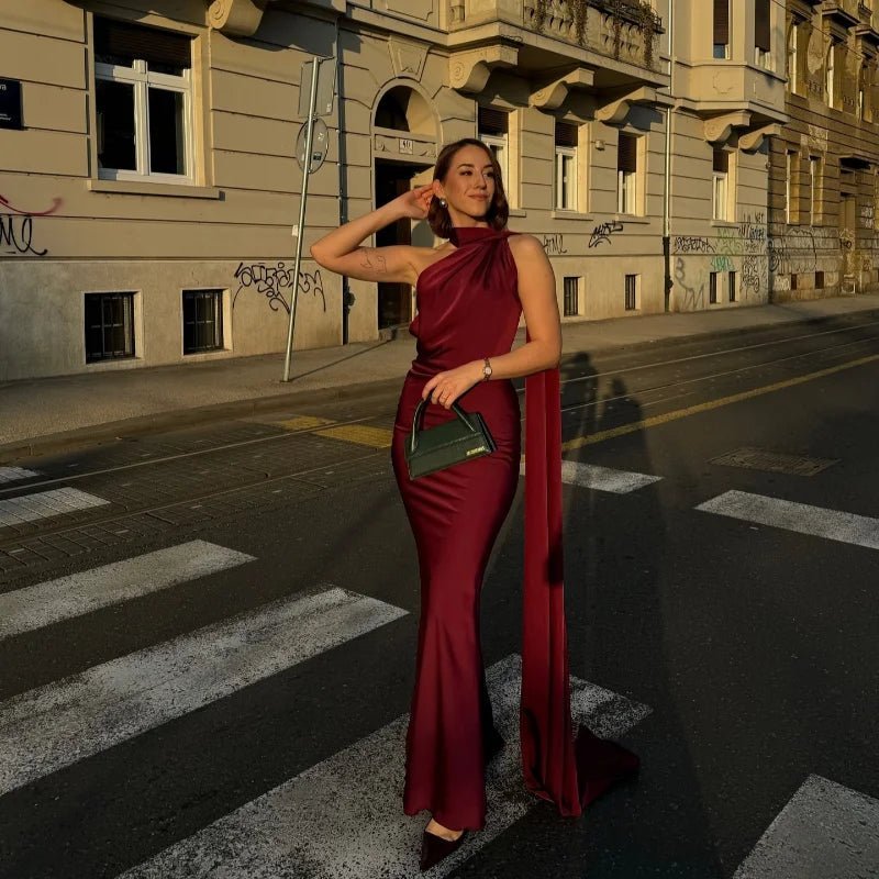 Vestido de noite Demetra em cetim, cai-cai e com costas descobertas