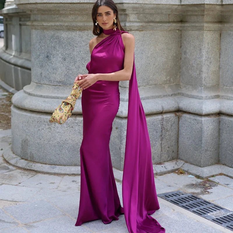 Vestido de noite Demetra em cetim, cai-cai e com costas descobertas