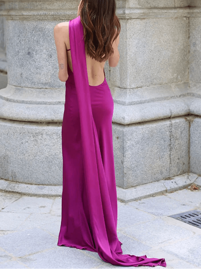 Vestido de noite Demetra em cetim, cai-cai e com costas descobertas