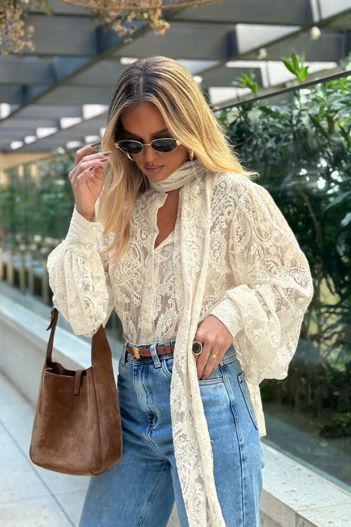 Blusa de renda transparente com laço Dunja