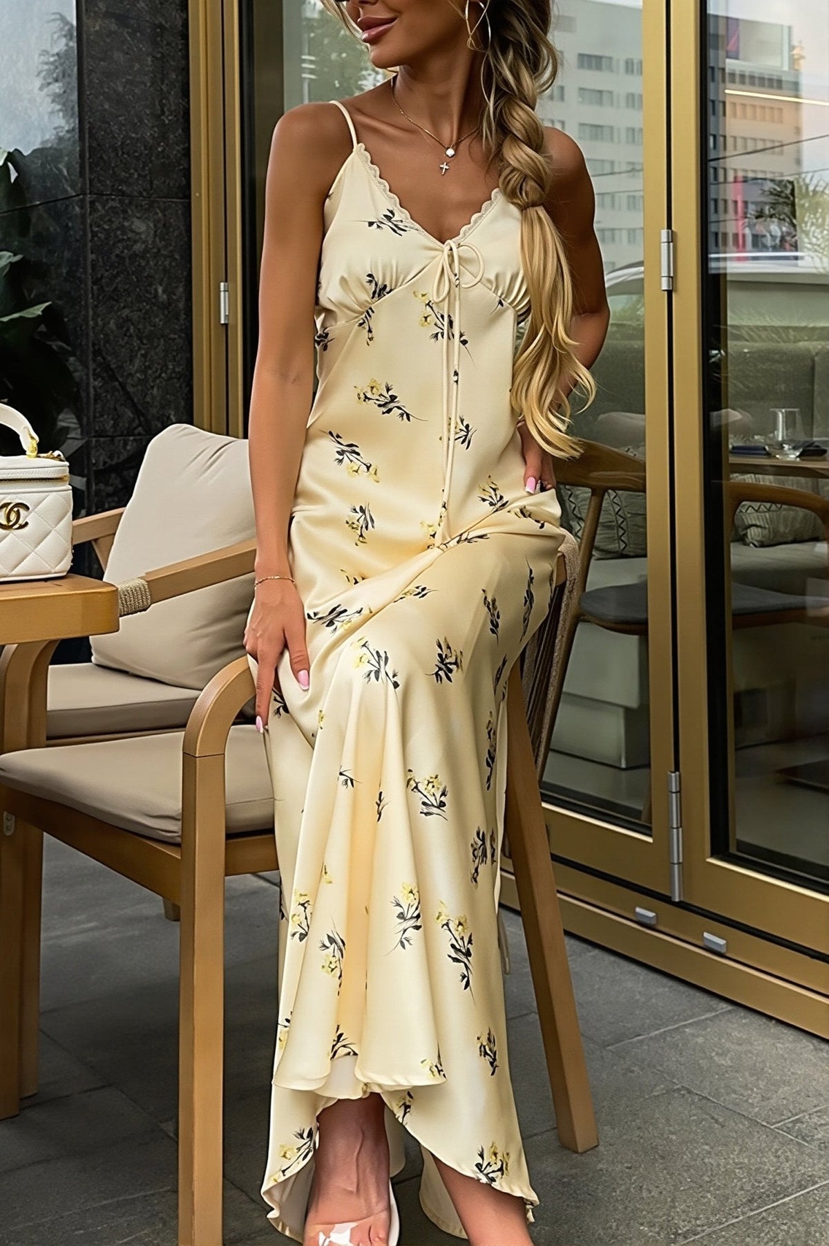 Vestido maxi Elara de renda com alças finas