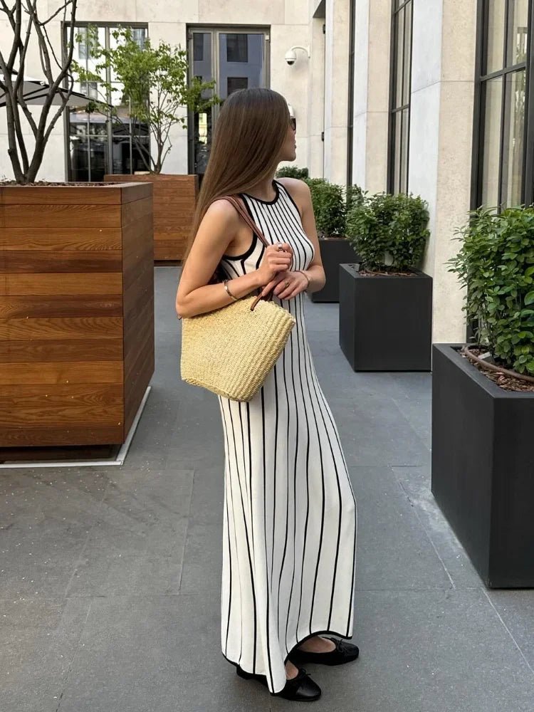Vestido maxi Elena de malha, sem mangas e às riscas