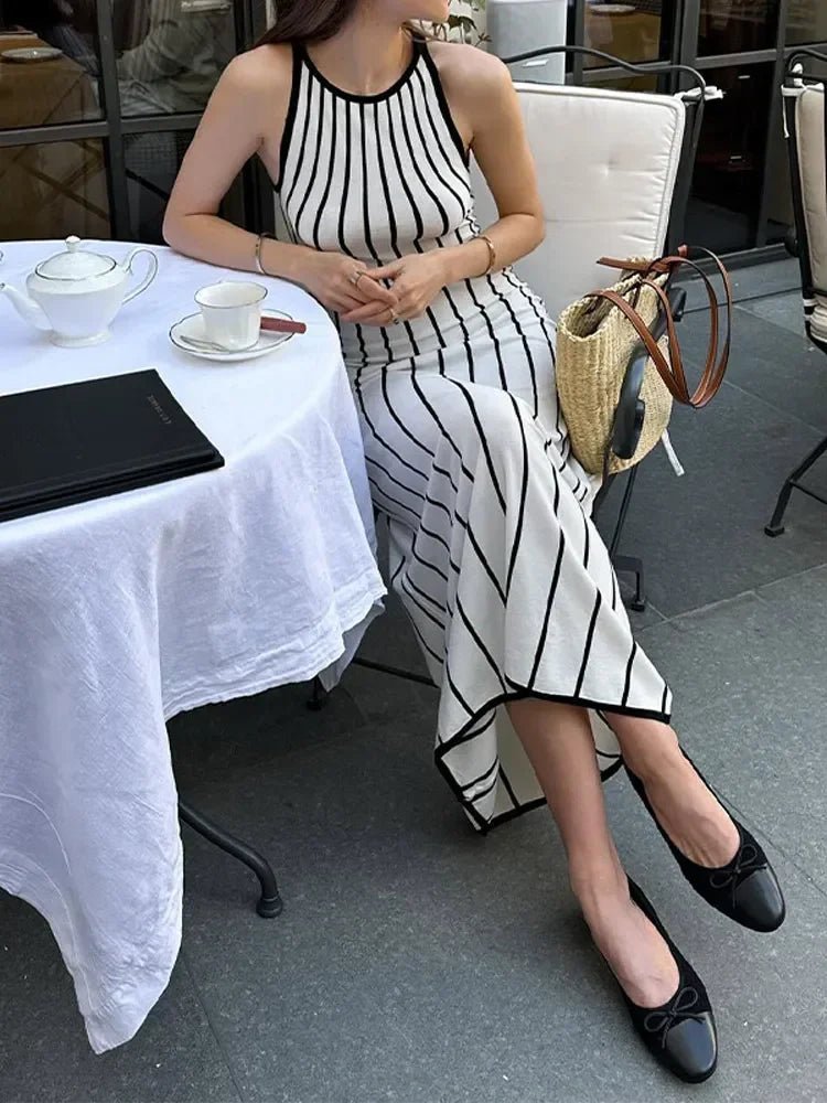 Vestido maxi Elena de malha, sem mangas e às riscas