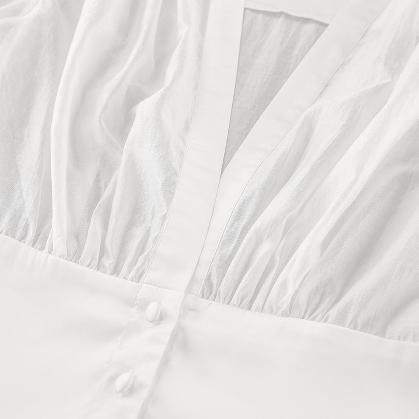 Blusa transparente Elisa com botões e decote profundo