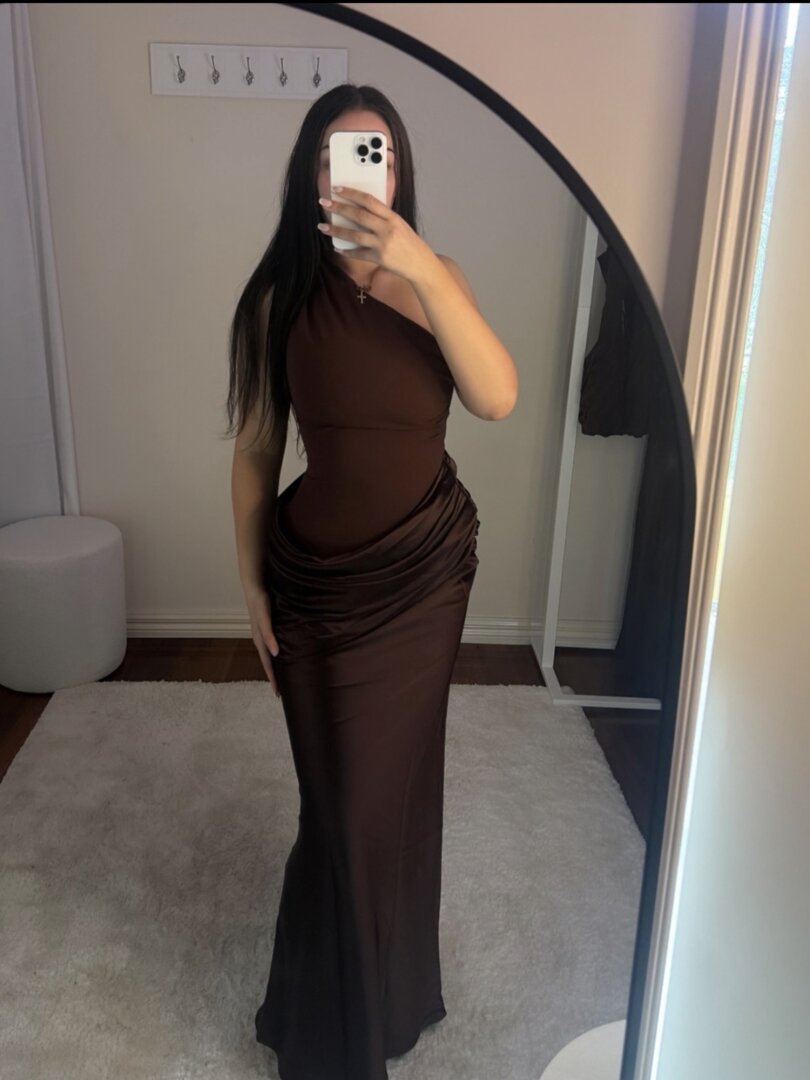Vestido comprido de um ombro só Ella