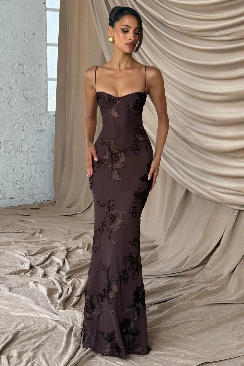 Vestido Elodie com aplicação e laço atrás