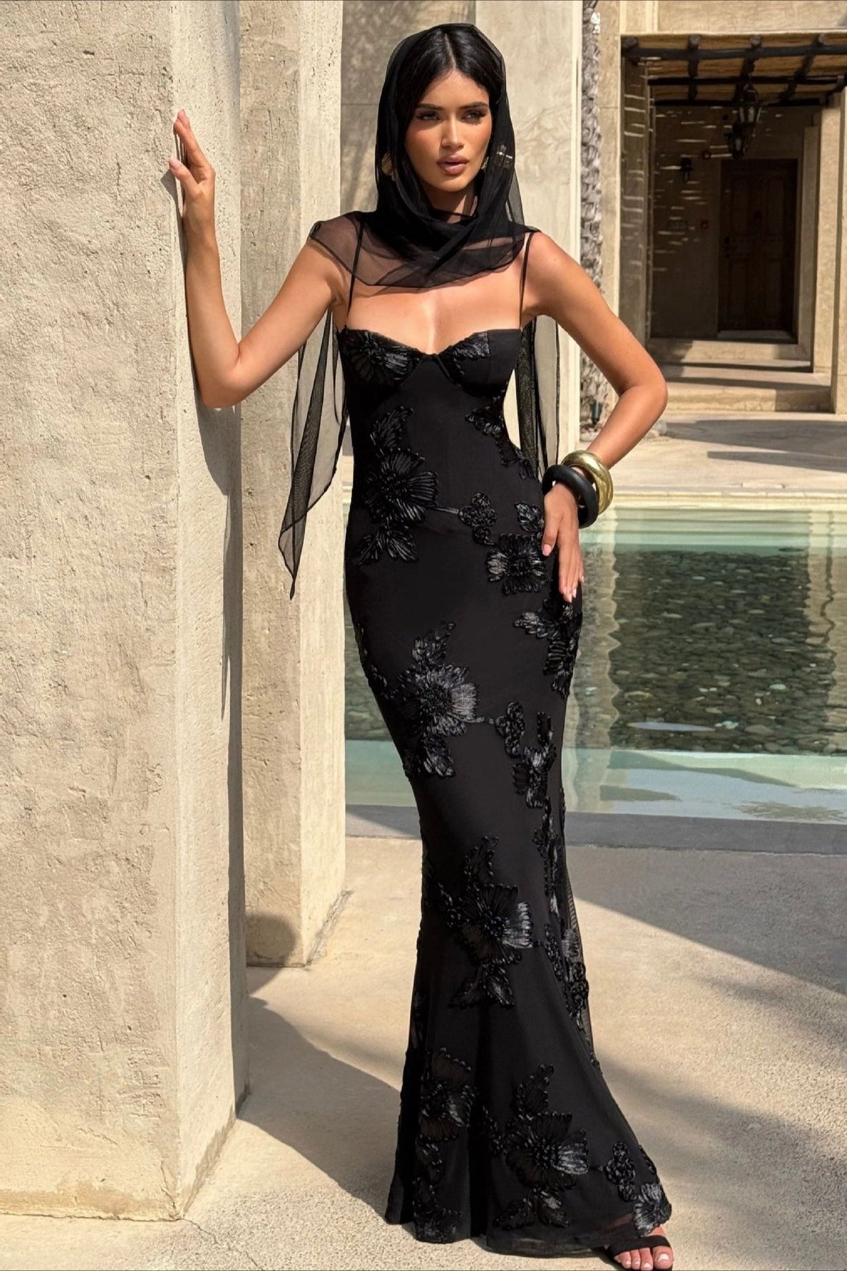 Vestido Elodie com aplicação e laço atrás