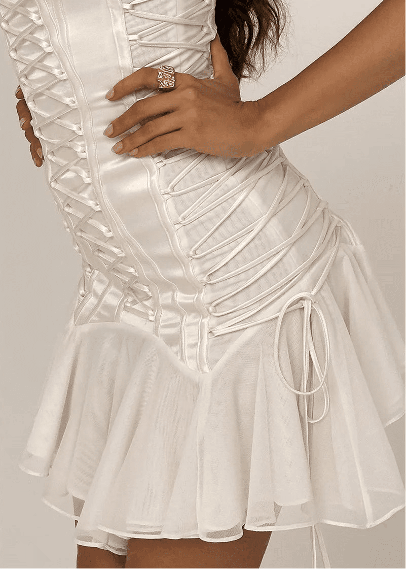 Vestido mini sereia sem alças, com cordões Emilia
