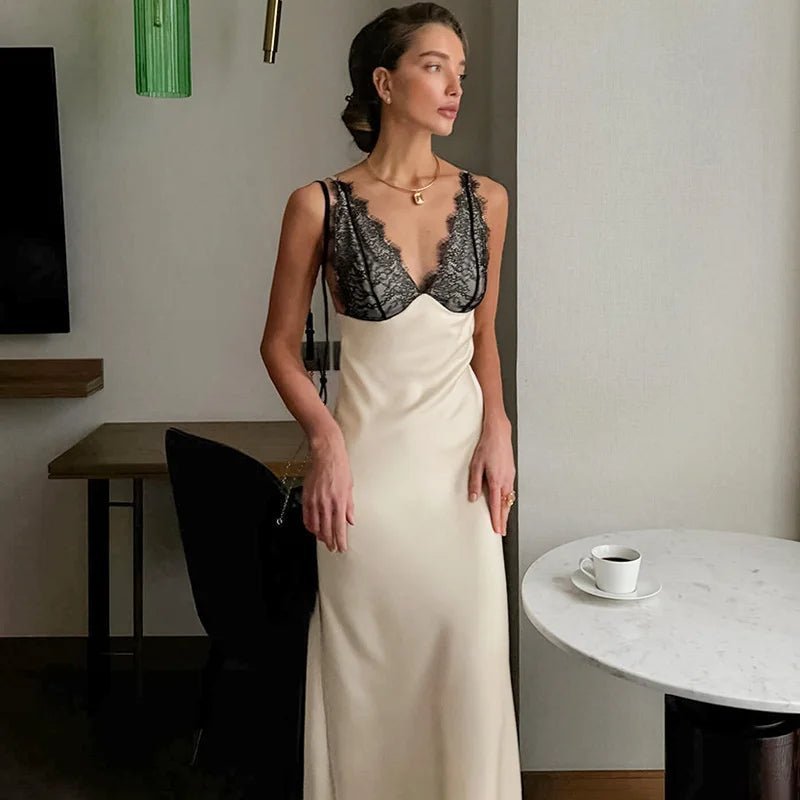 Vestido de noite Emily com decote em V e aplicações de renda