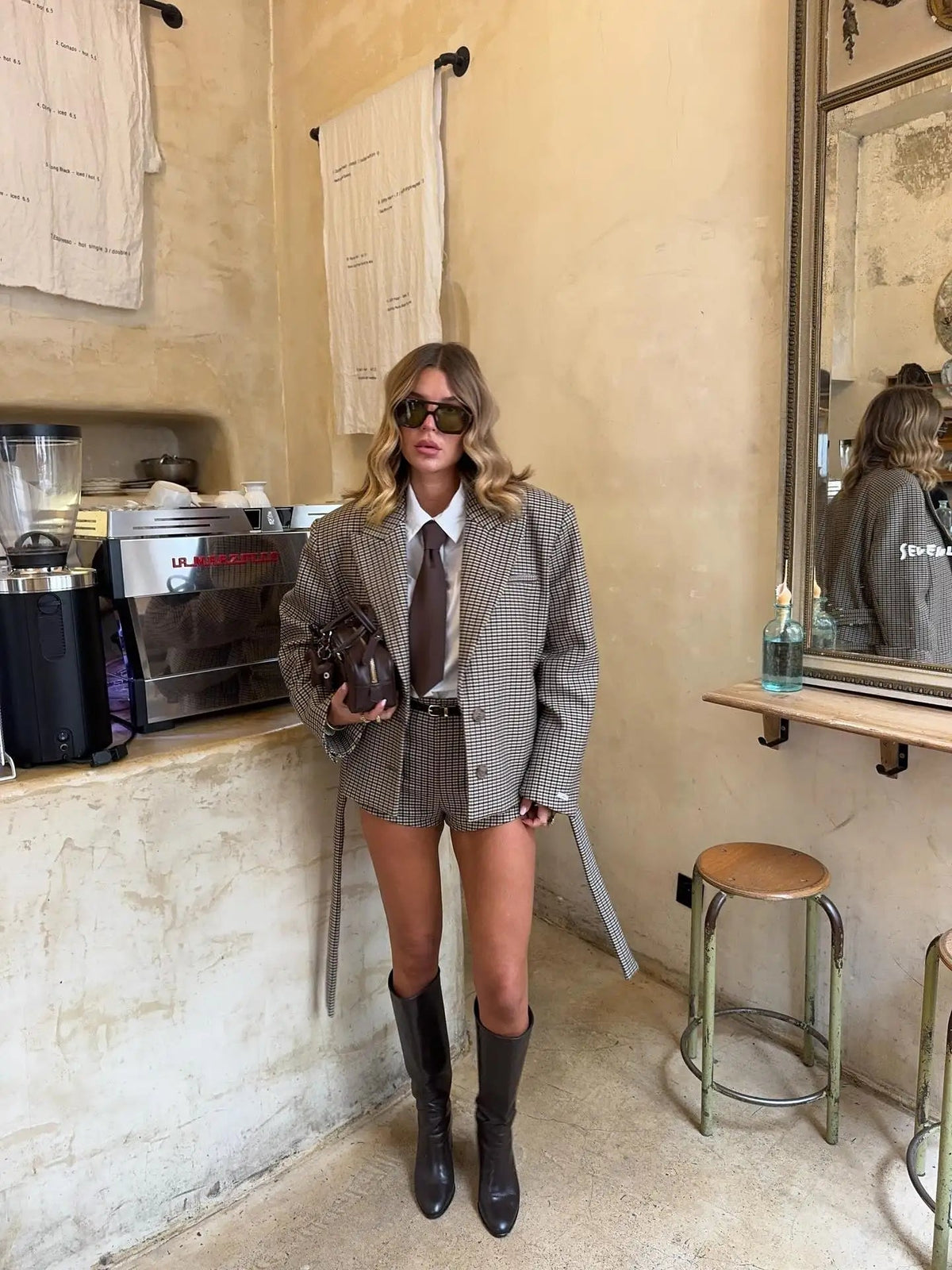 Conjunto de blazer e calções axadrezados Emma