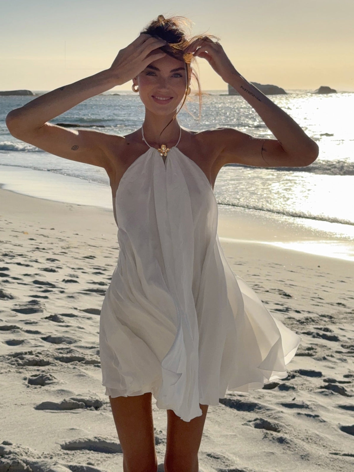 Vestido de praia sem costas com decote halter Evelyn