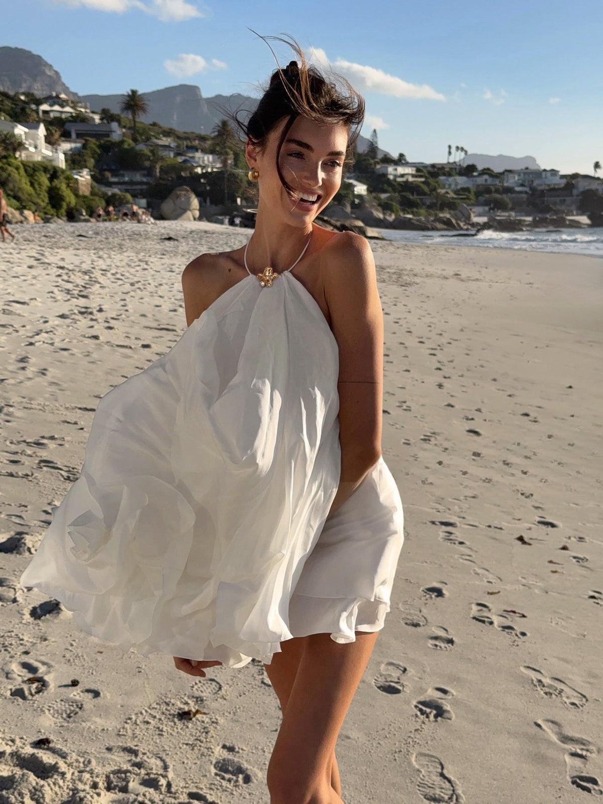 Vestido de praia sem costas com decote halter Evelyn