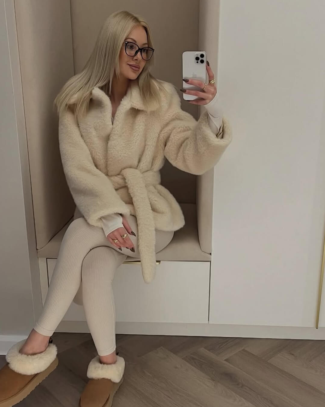 Casaco Farrah de pelo sintético com cinto
