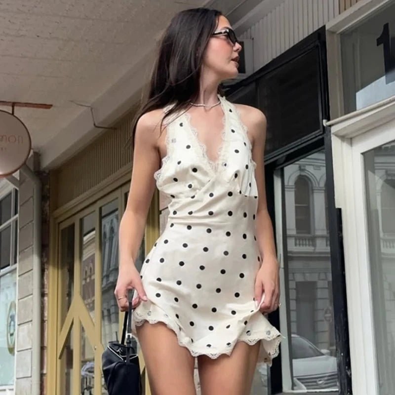 Vestido curto de renda com costas descobertas Fiona