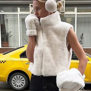 Colete de pelúcia com gola alta Suvi