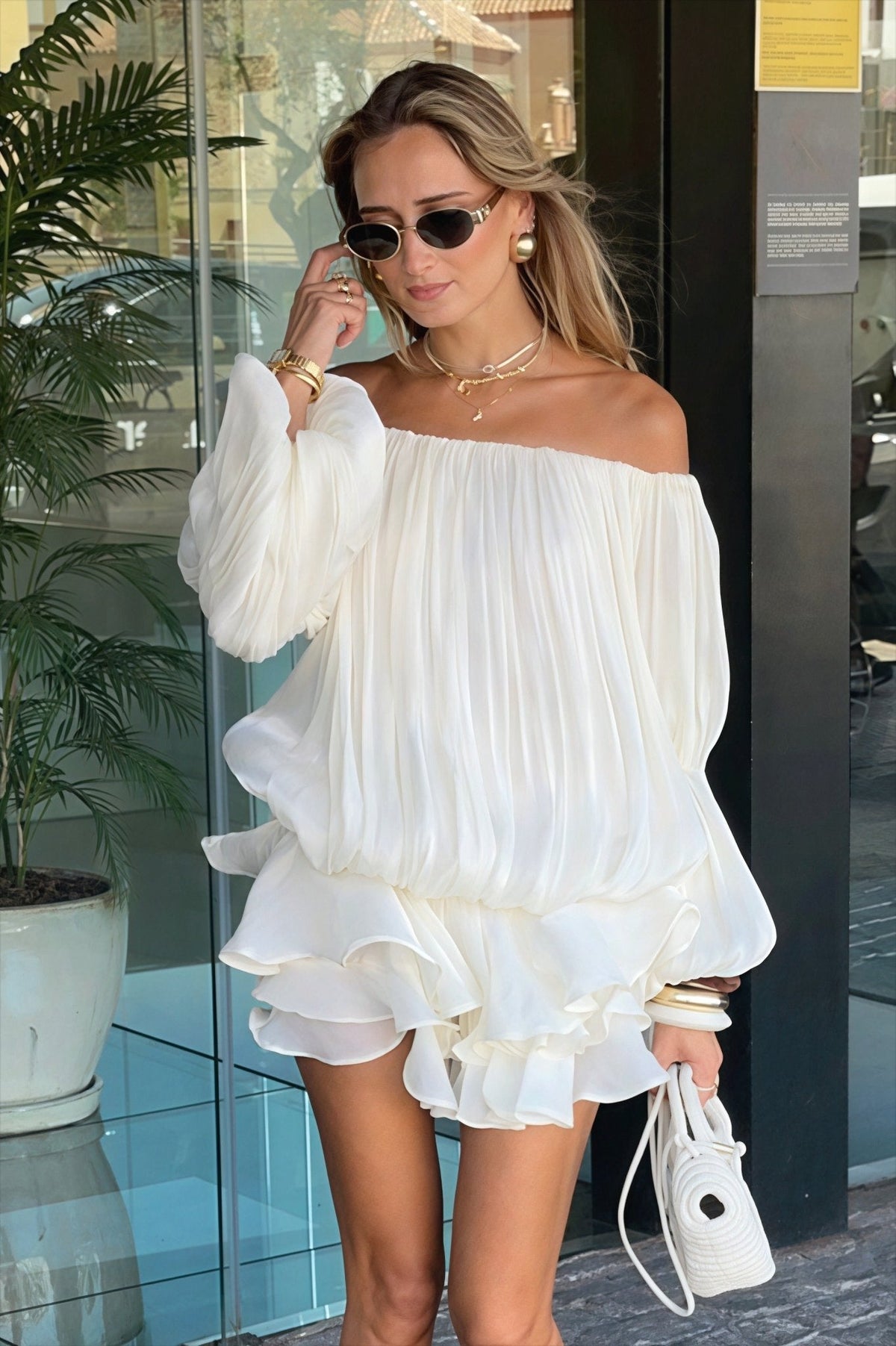 Mini vestido com folhos em camadas e ombros descobertos Greta