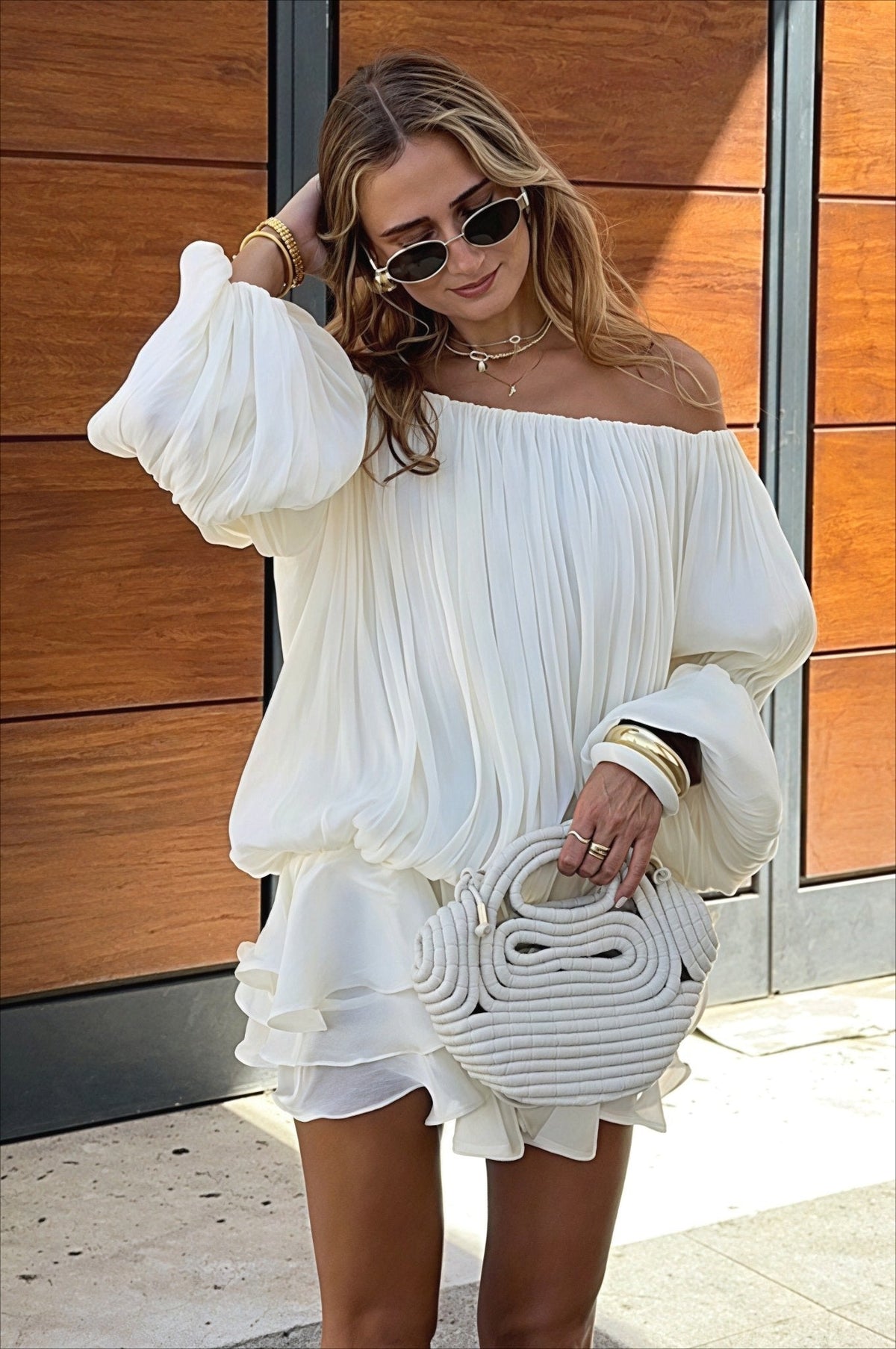 Mini vestido com folhos em camadas e ombros descobertos Greta
