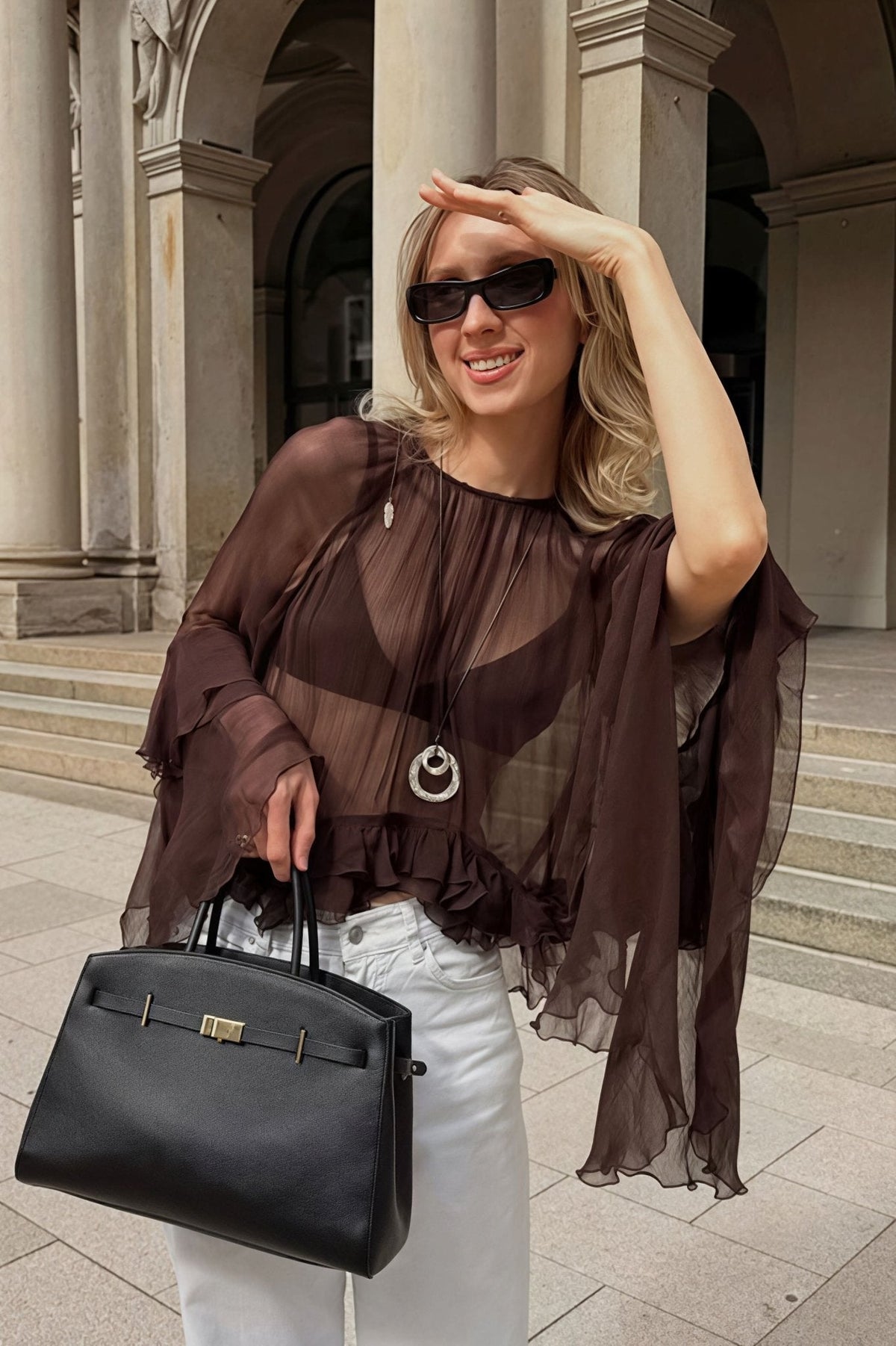 Blusa de chiffon Greta com mangas em sino com folhos
