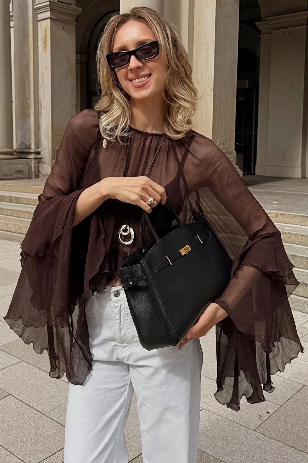 Blusa de chiffon Greta com mangas em sino com folhos
