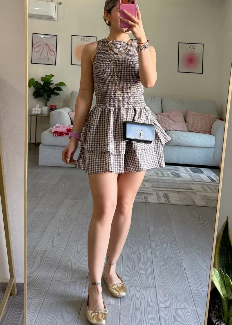 Vestido curto aos quadrados com franzido Hazel