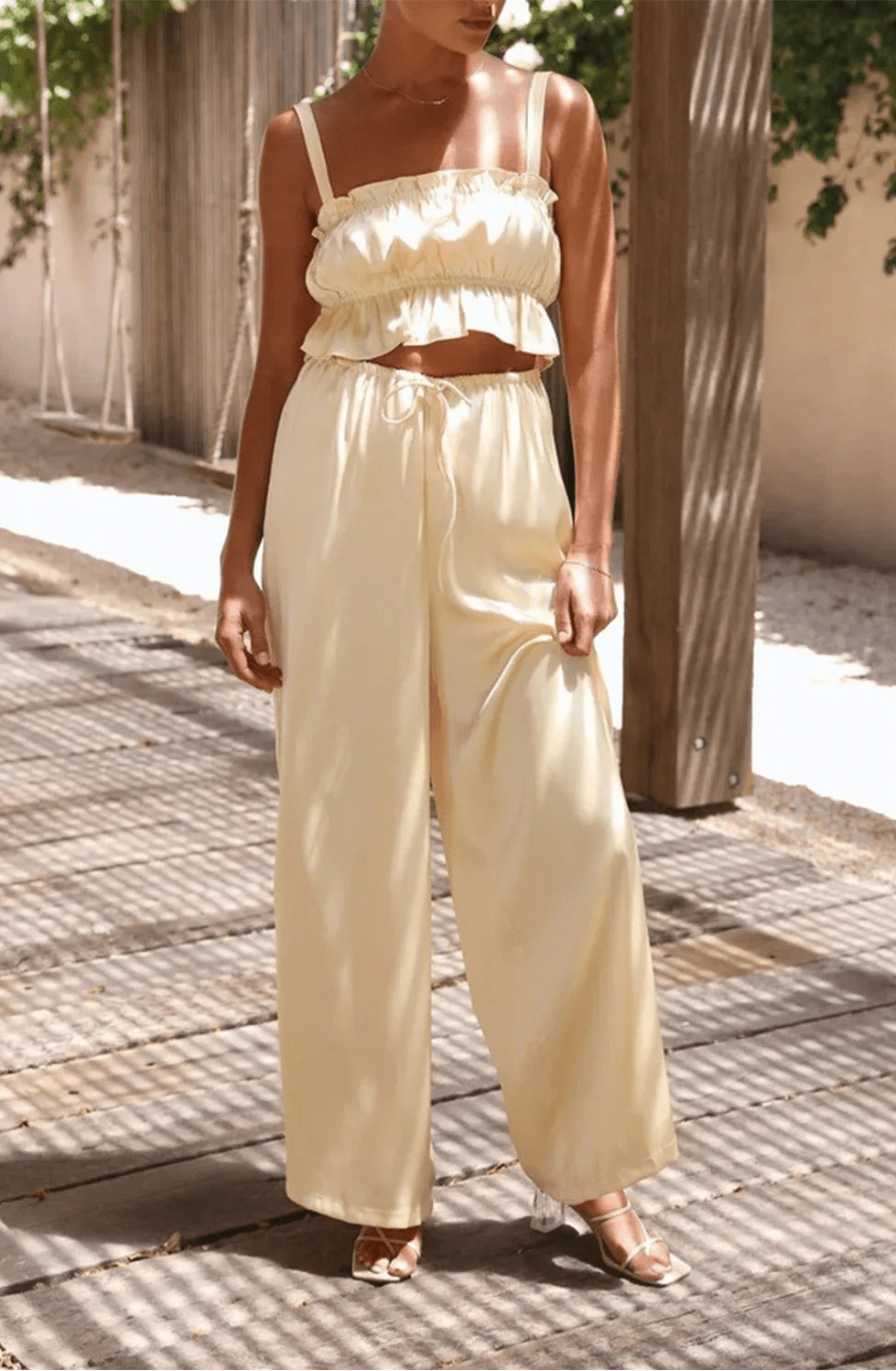 Conjunto com folhos e calças de perna larga Helen