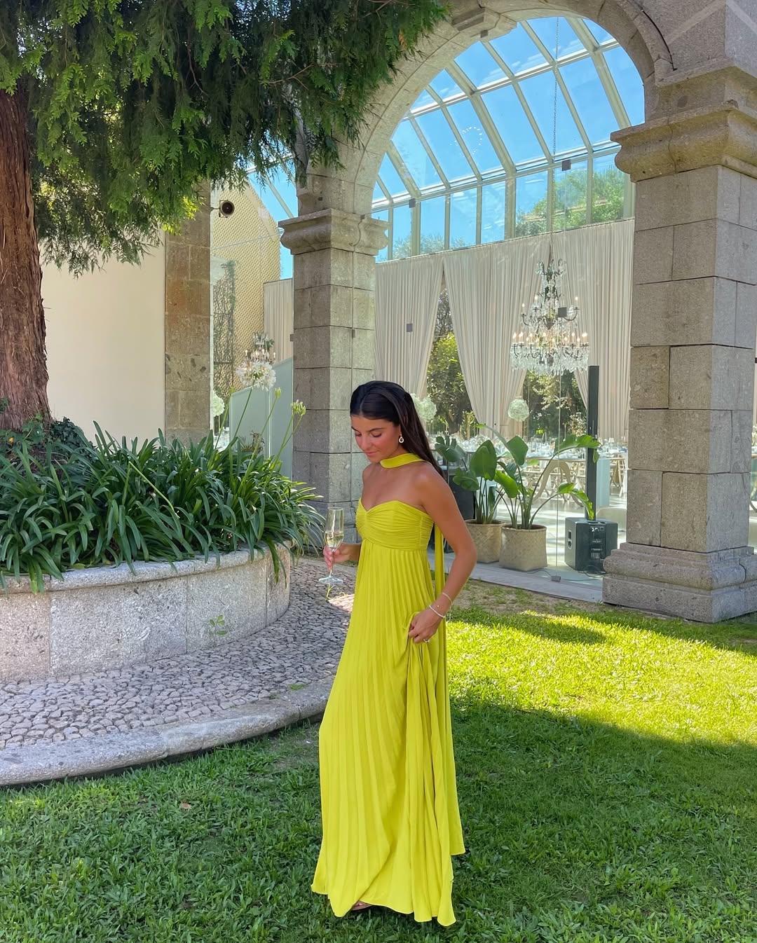 Vestido comprido franzido de decote halter com lenço Helena