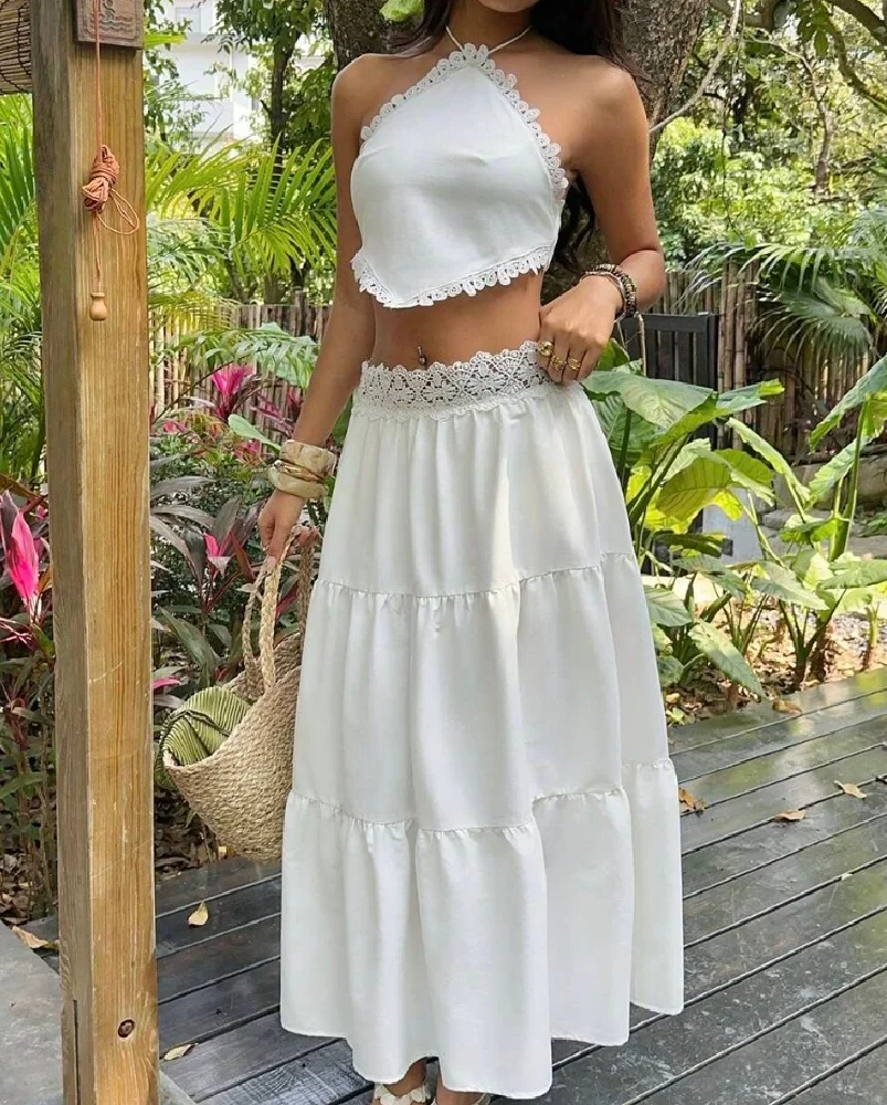 Conjunto Helena com saia em camadas, renda e decote halter