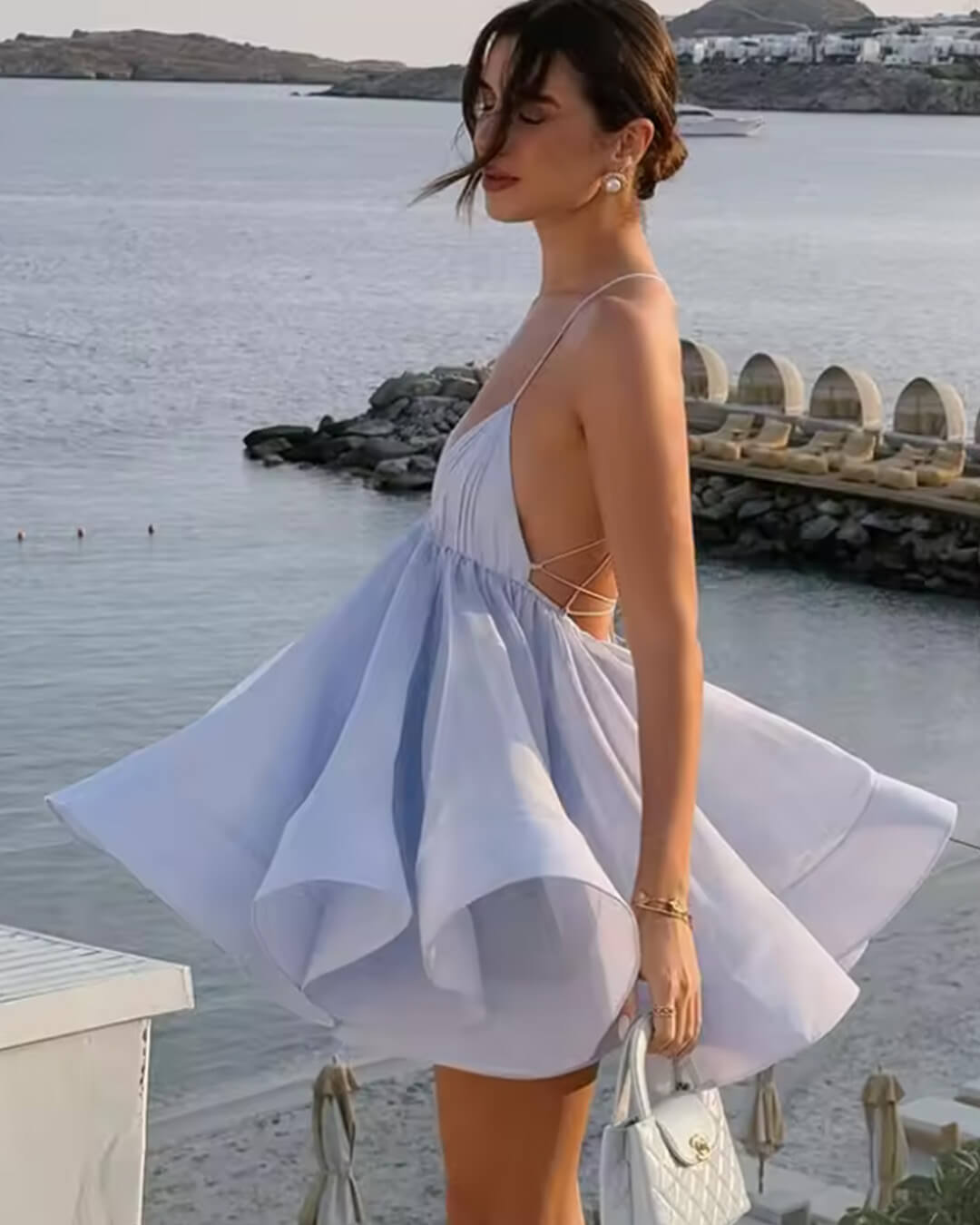 Vestido mini de alças com decote em V Helena
