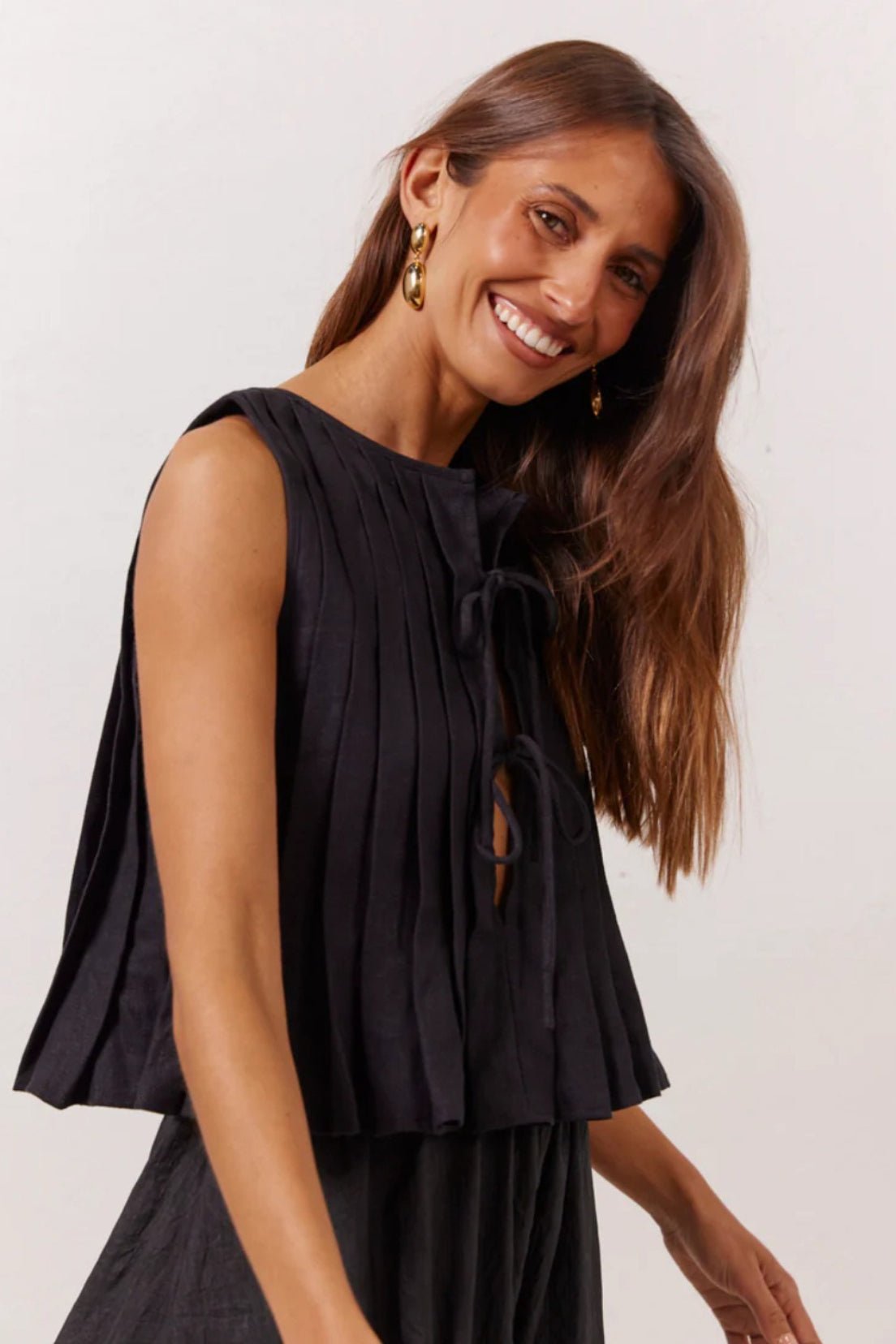 Top Honora com bainha de folhos e atilhos à frente