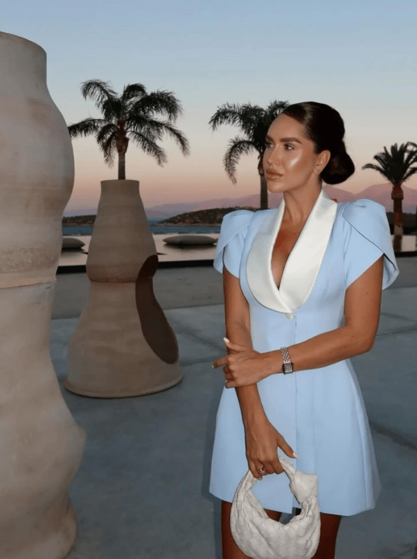 Vestido mini Hypatia com gola xaile