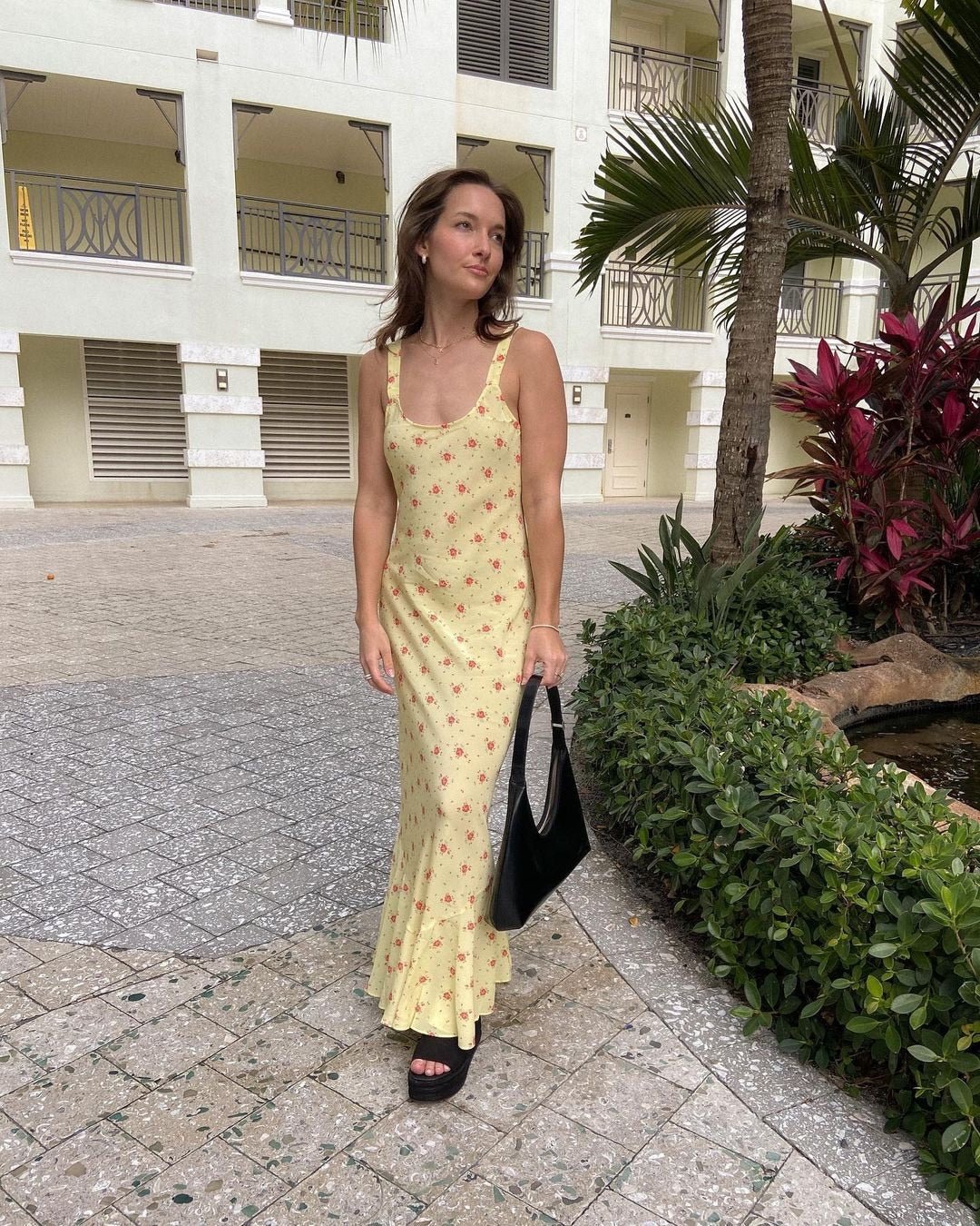 Vestido floral evasé com folhos Iris
