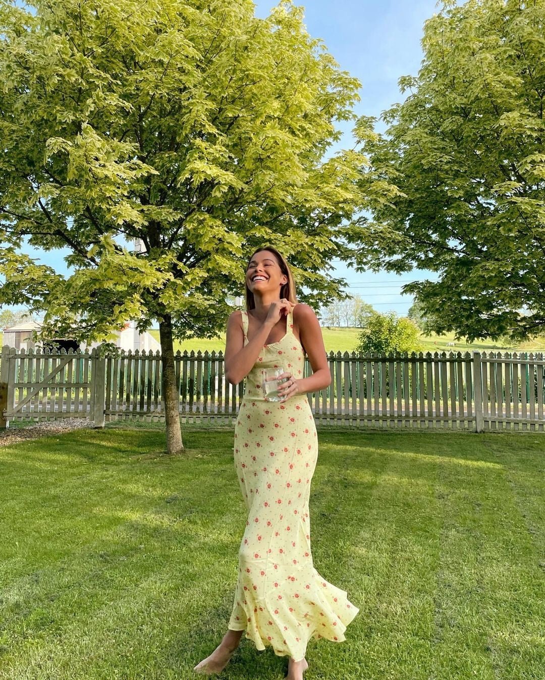 Vestido floral evasé com folhos Iris