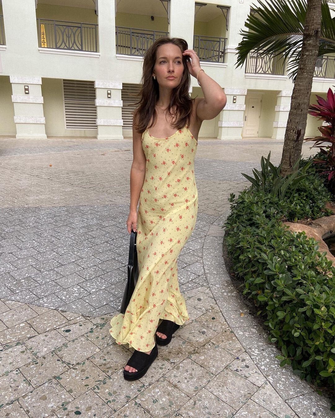 Vestido floral evasé com folhos Iris
