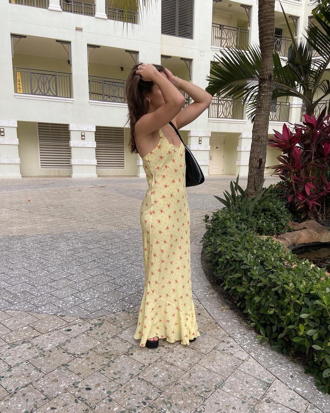 Vestido floral evasé com folhos Iris