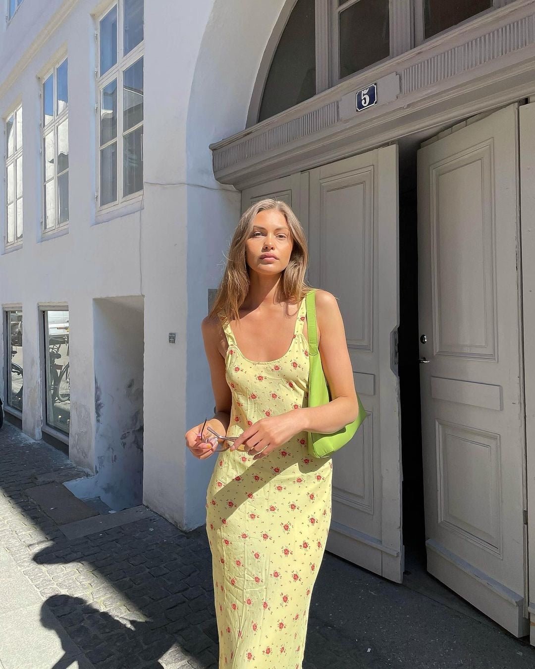 Vestido floral evasé com folhos Iris
