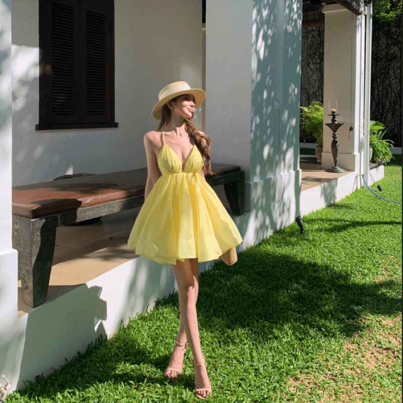 Mini-vestido Isabella com decote em V e camadas