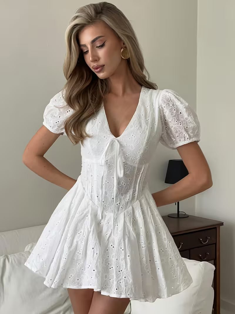 Vestido mini bordado com mangas balão Jane