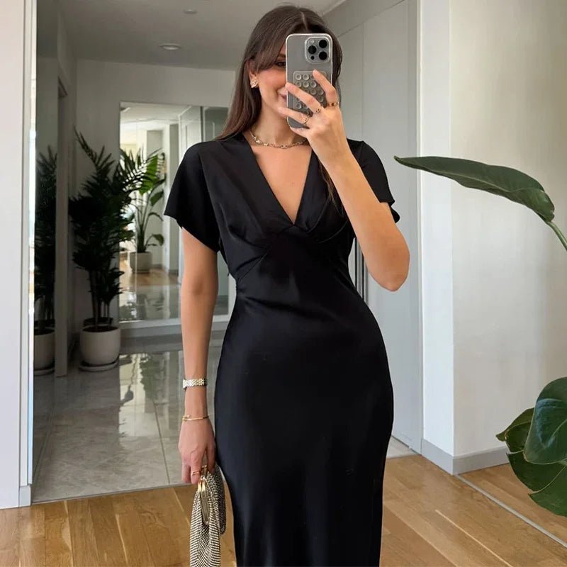 Vestido midi acetinado Janna com decote em V